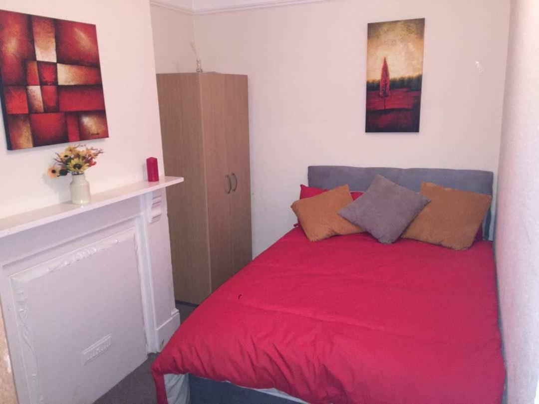 Russell House Hotell Luton  Exteriör bild